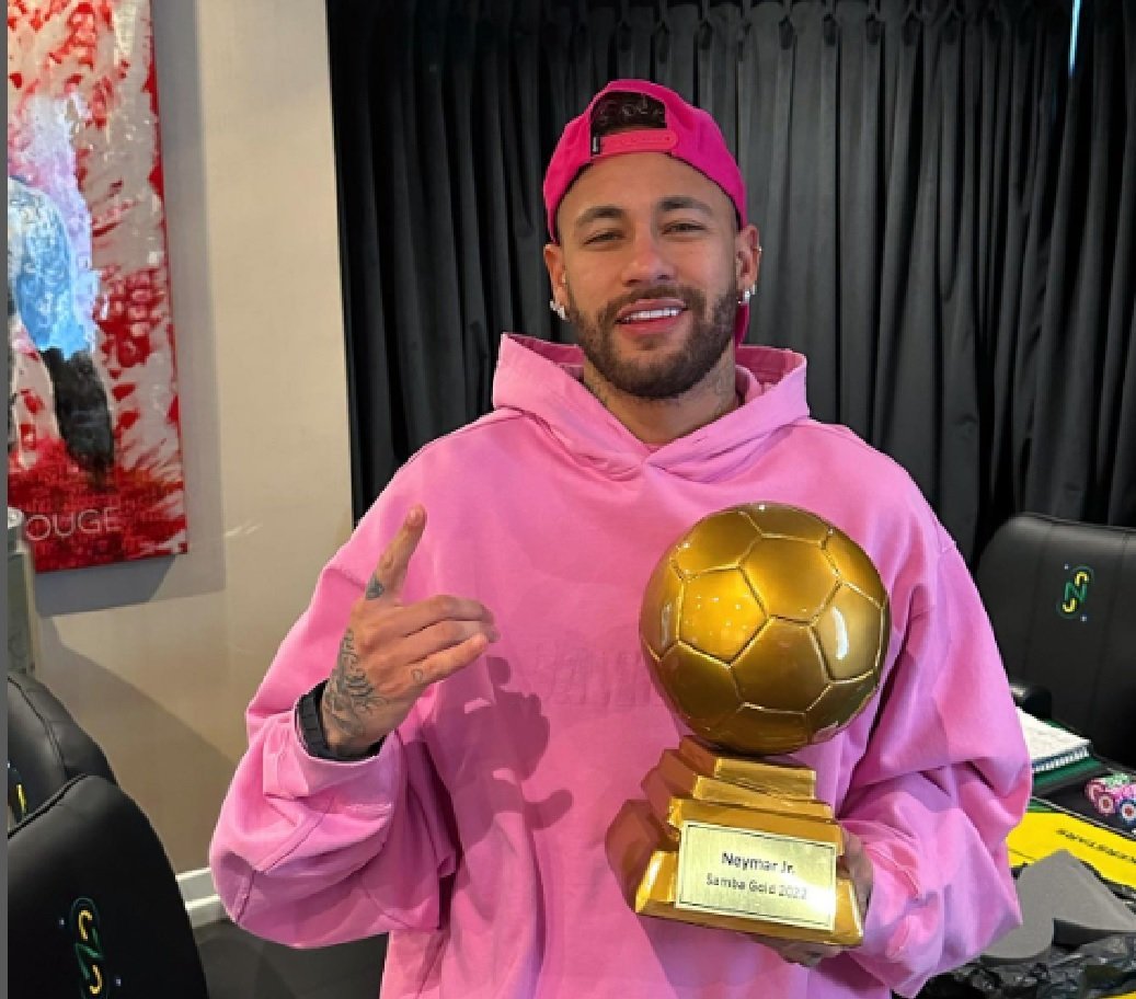 Neymar é eleito o melhor jogador brasileiro que atua fora do país